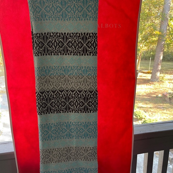 Talbots Nordic Lambswool blend crew neck sweater, matching scarf and gloves. EUC - Picture 6 of 7